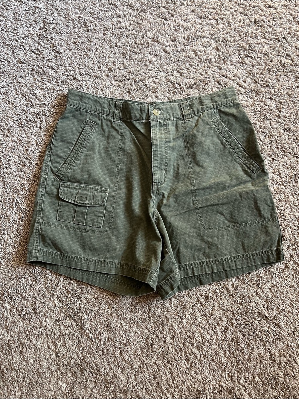 Columbia Women's Olive Green Cargo Shorts Hiking Utility Outdoor Gorpcore 12